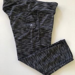 NWT Danskin Athletic workout Capris leggings